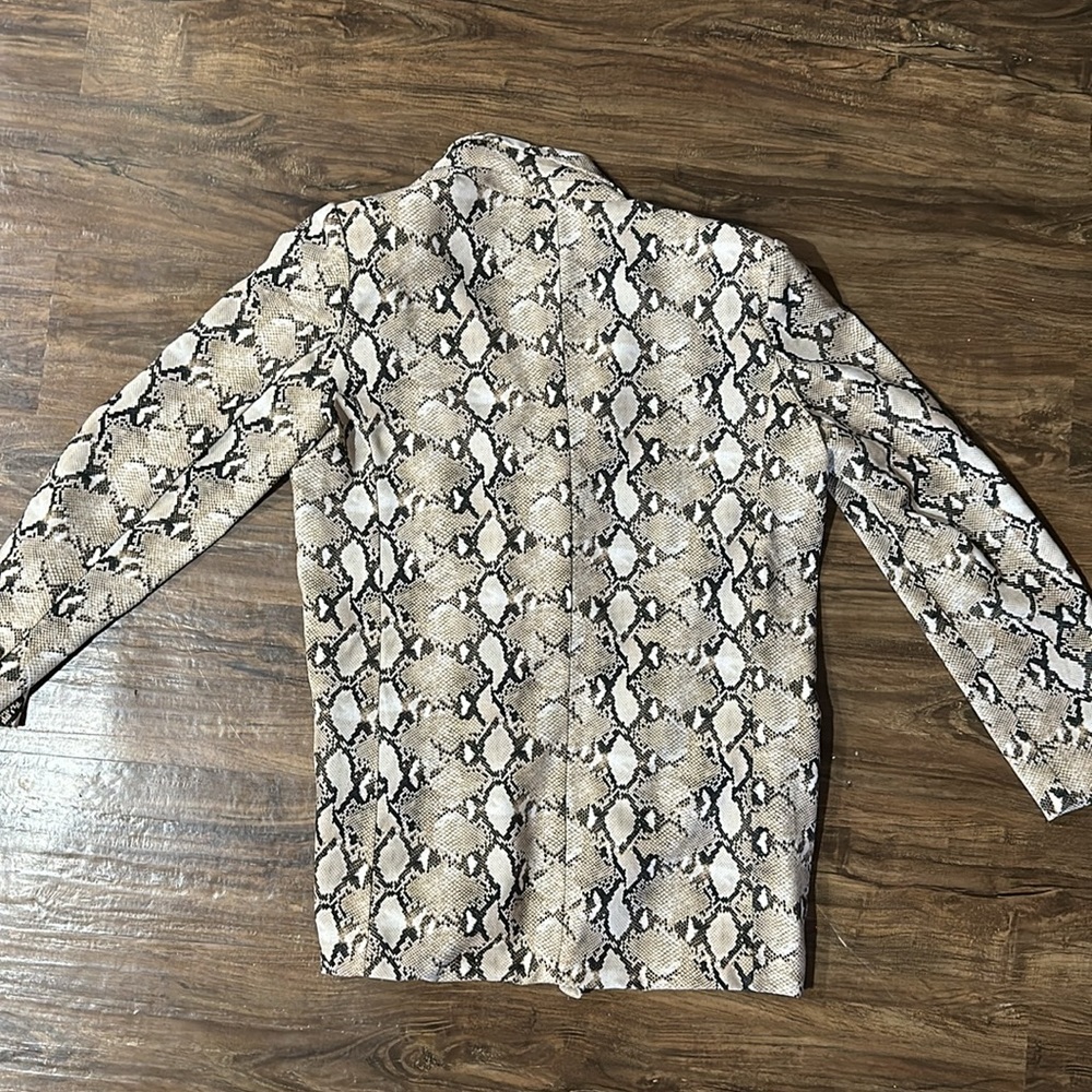 Women’s Blazer - Picture 3 of 6